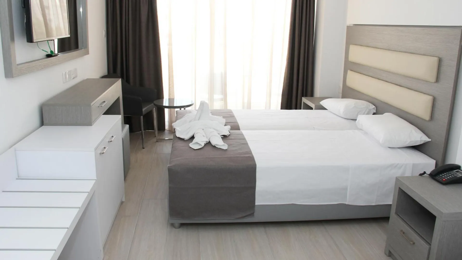 Captain Pier Hotel Protaras Cypern